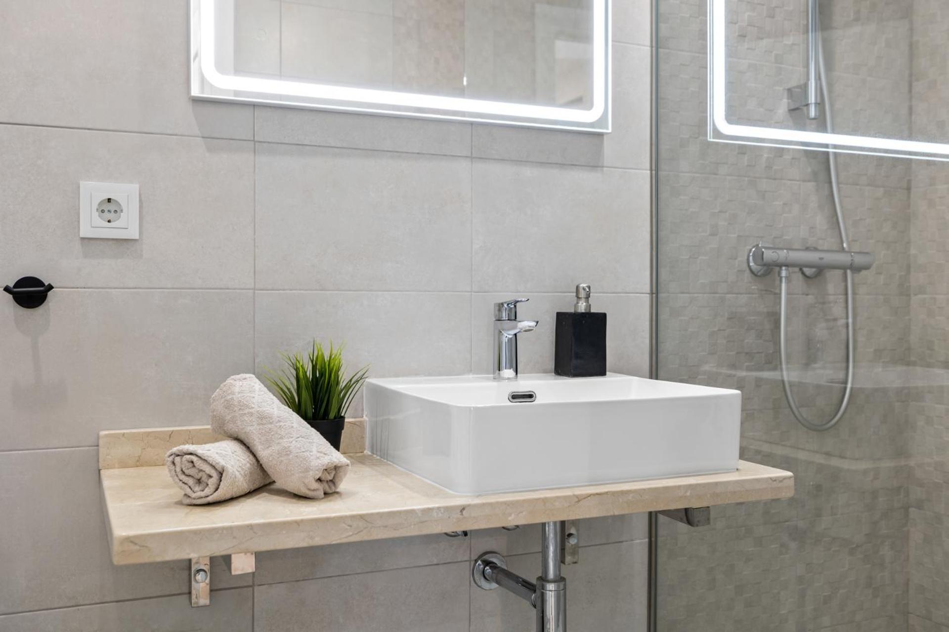 Luxury New Apartment City Center Estepona - Private Parking Dış mekan fotoğraf
